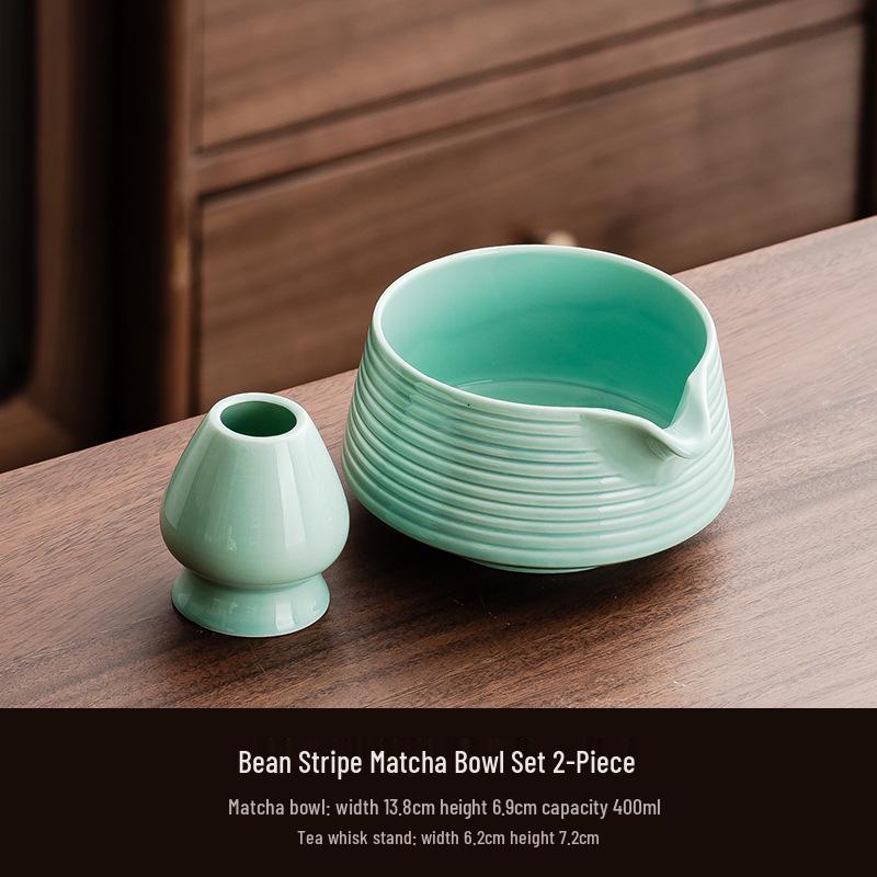 Ręcznie robiona duża japońska ceramiczna miseczka do matchy i zestaw trzepaczki