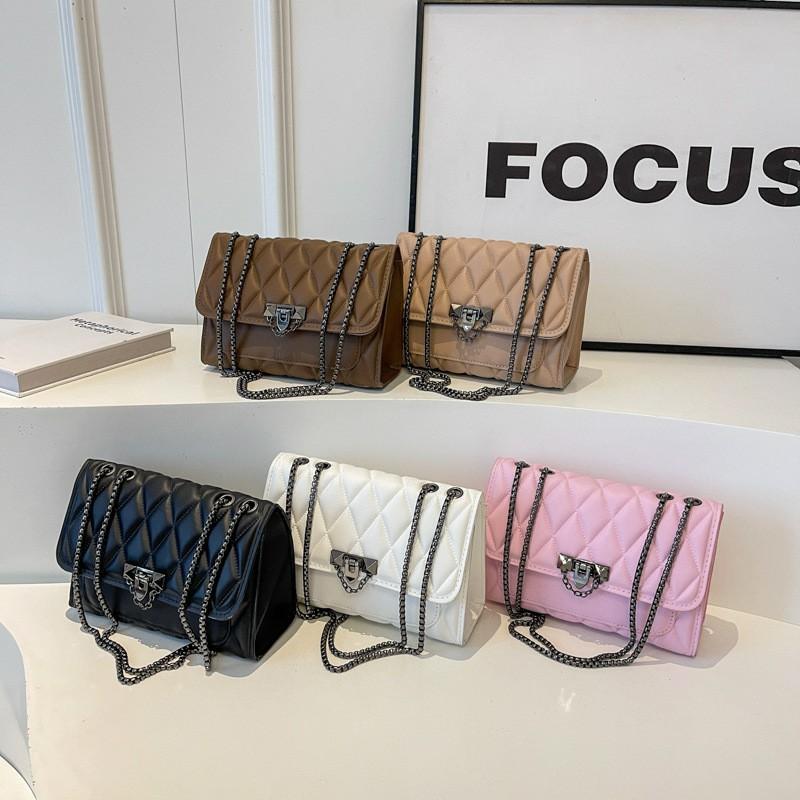 1 Simple and Stylish Diamond Grid Crossbody Bag, Metal Chain Shoulder Bag for Women Daily Leisure Purses and Handbags