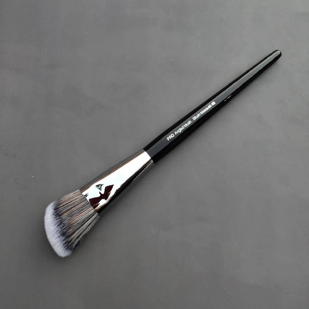 S Series No. 91 Multifunctional Makeup Brush: Loose Powder, Blush, Highlighter, Foundation, Contour.