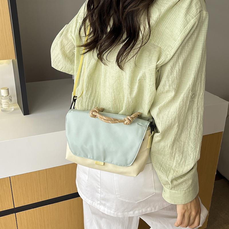 2026 Colorblock Crossbody-Tasche: Stilvolle, vielseitige, kleine quadratische Tasche für Damen aus strapazierfähigem Nylonstoff
