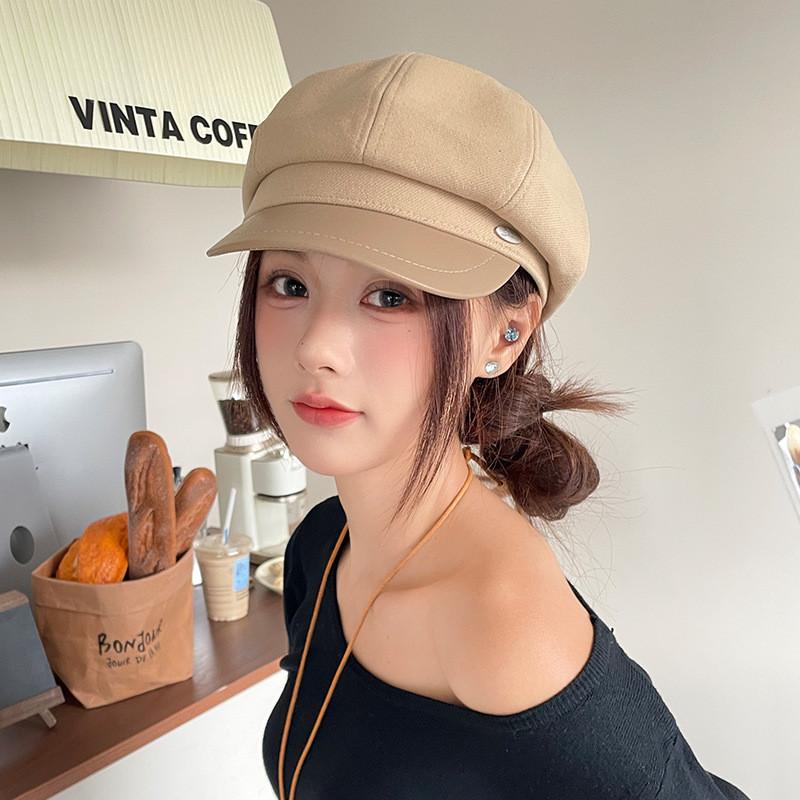 

Simple Solid Color Silver Logo Decor Women Casual Beret For Fall Winter Fashion бежевий