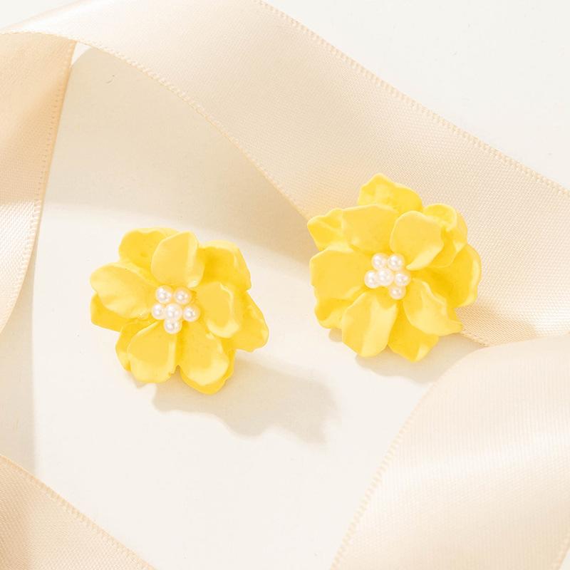 

Big White Camellia Flower Imitation Pearl Stud Earring for Women Elegant Korean Sweet Resin Ear Wedding Party Jewelry жовтий