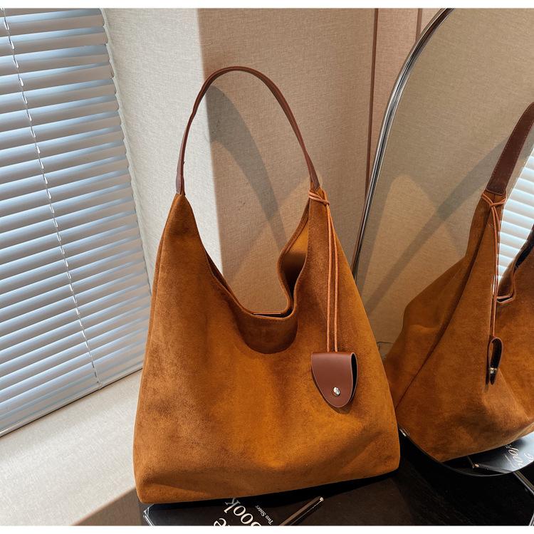 Suede bag women's large capacity autumn and winter versatile single shoulder mother bag commuter dumpling bag