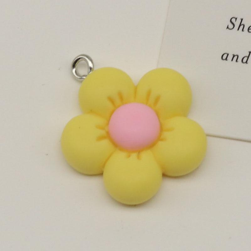Vibrant Resin Sunflower 5-Petal Pendant Keychain – DIY Flower Jewelry Accessory