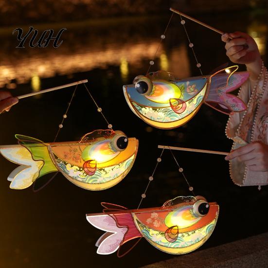 Traditional Style Home Decor DIY Fish Lantern Kit, Chinese Handheld Light Up with Culture Craft Handle, Mid-Autumn Spring Festival Kit for Kids Adults