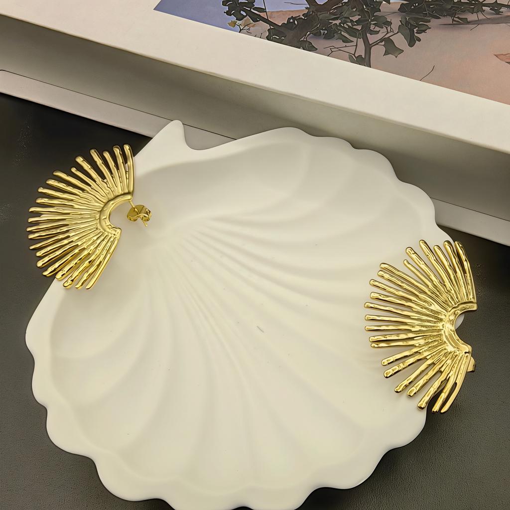 Light Luxury Fashion Women's Stud Earrings Personalized Fan-shaped Exaggerated Design Earrings Gold Electroplating High-end Earrings