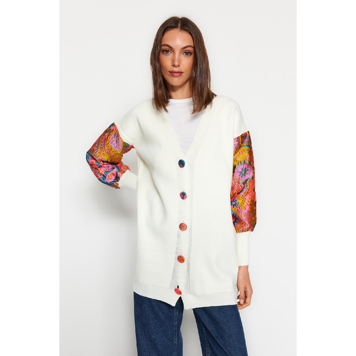 

Удобный трикотажный кардиган с рукавами цвета экрю с рисунком Tctaw24th00086 S/M