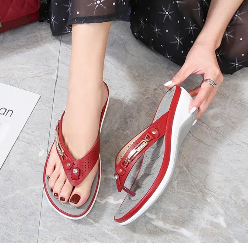 Fashion 2025 Women's Slippers Summer New Fashion Metal Button Slides Shoes Wedge Beach Sandals Women Outside Platform Leisure Flip Flops