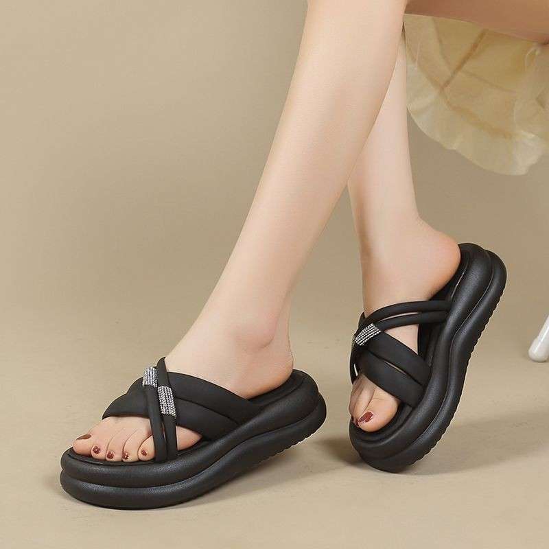

Stepping on shit feeling] Cool slippers women s summer wear soft-soled non-slip one-word drag high-end sense rhinestone thick-soled beach sandals 35