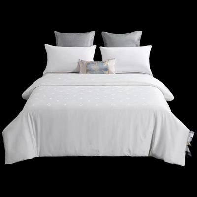 Hongdou Four-Leaf Clover Jacquard All-Season Quilt