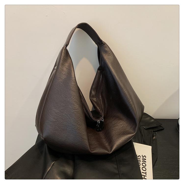 

Ретро сумка подмышку 2025 весна новая простая модная трендовая большая вместимость сумка через плечо женская