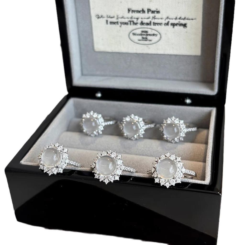 Neuer chinesischer Chalcedon-Eieroberflächenring Damen Nischen-Designgefühl Leichter Luxus Hoher Sinn Zeigefingerring Verstellbarer Trendring