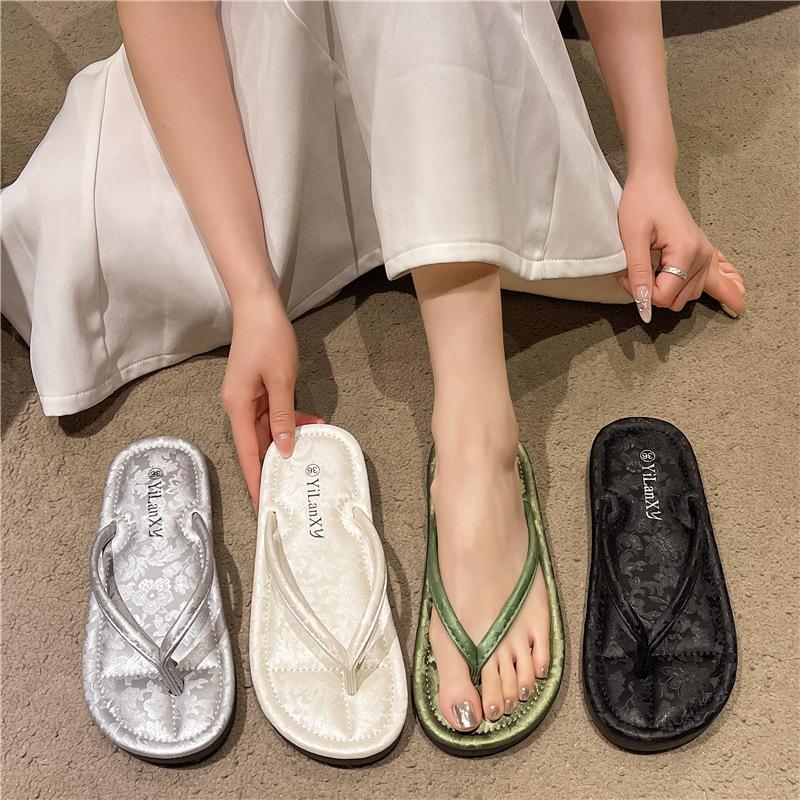 Neue chinesische Damen-Zehensandalen mit flachem Boden und Stickerei für den Sommer, neue Nischen-High-End-Zehen-Strand-Cool-Slipper