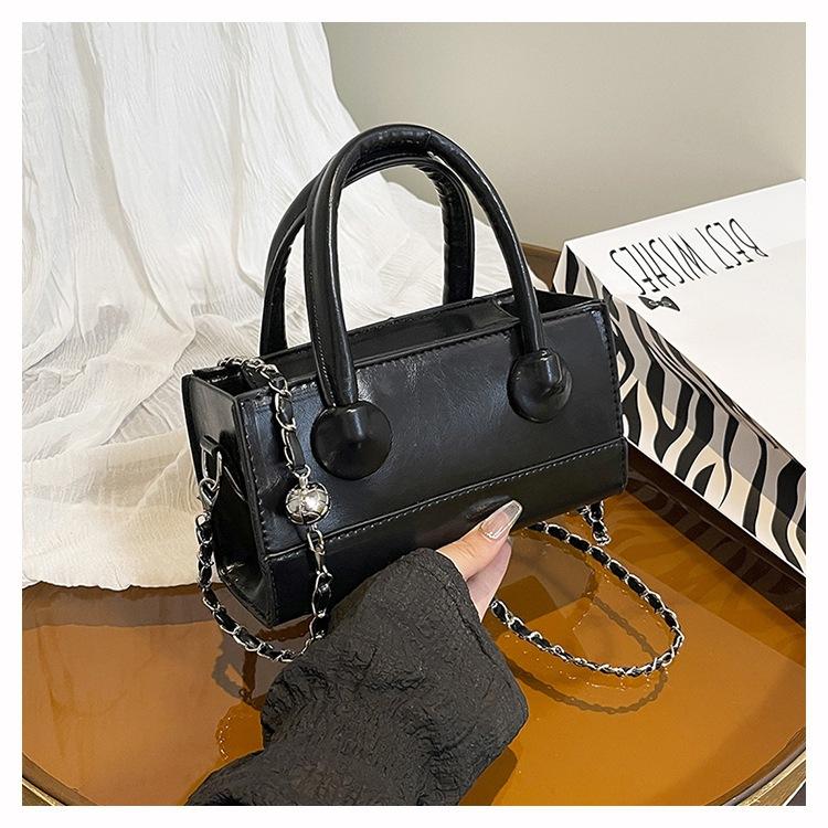 Leisure 2025 new large-capacity fashionable casual messenger portable small square bag
