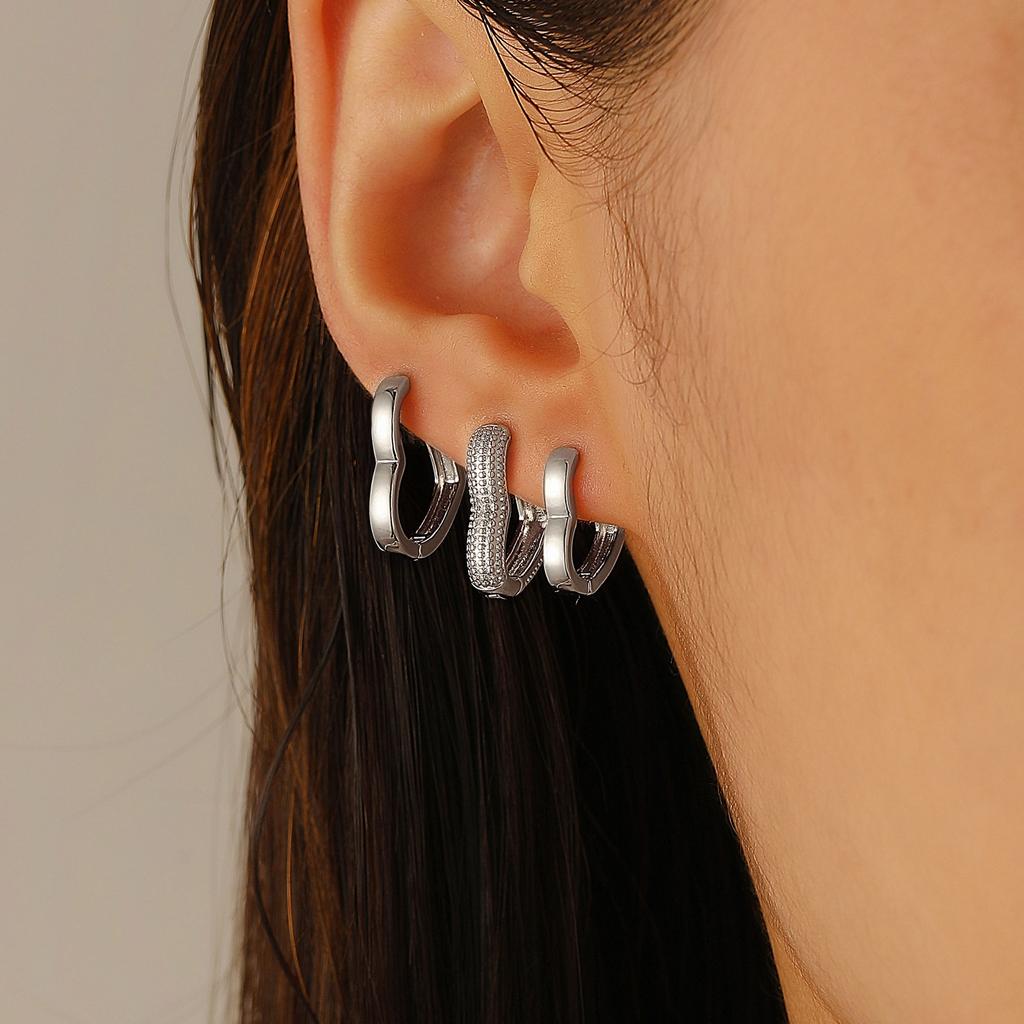 Cross-border Simple Earrings, High-end Niche Men's and Women's European and American Alloy Earrings, Personalized Temperament, Rock Punk Earrings.