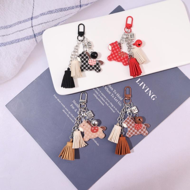 Kreskówkowy Breloczek do Kluczy z Frędzlami i Konikiem Kreatywny Uroczy Wisiorek z Konikiem Dekoracje do Zawieszenia na Plecaku Akcesoria na Rok Konia Prezenty