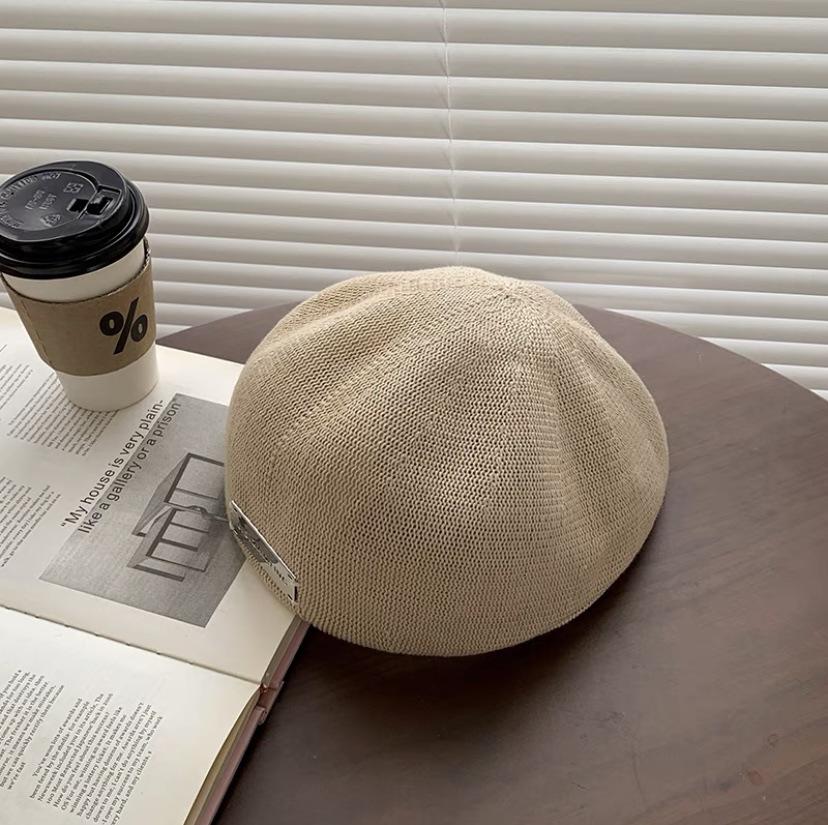 Béret en métal pour femme, saison respirante et petit visage, portant un chapeau vers l'avant, tour de tête japonais, chapeau noir tendance