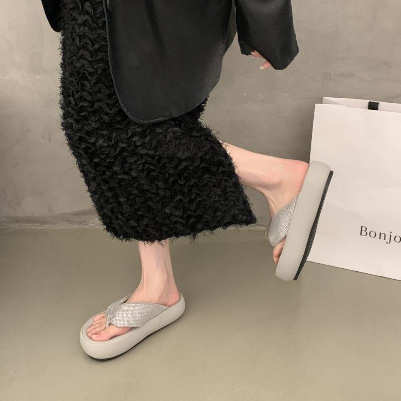 Thick-soled flip-flops shoes for women's summer wear with skirts, fairy shoes 2025 new versatile height-increasing sandals