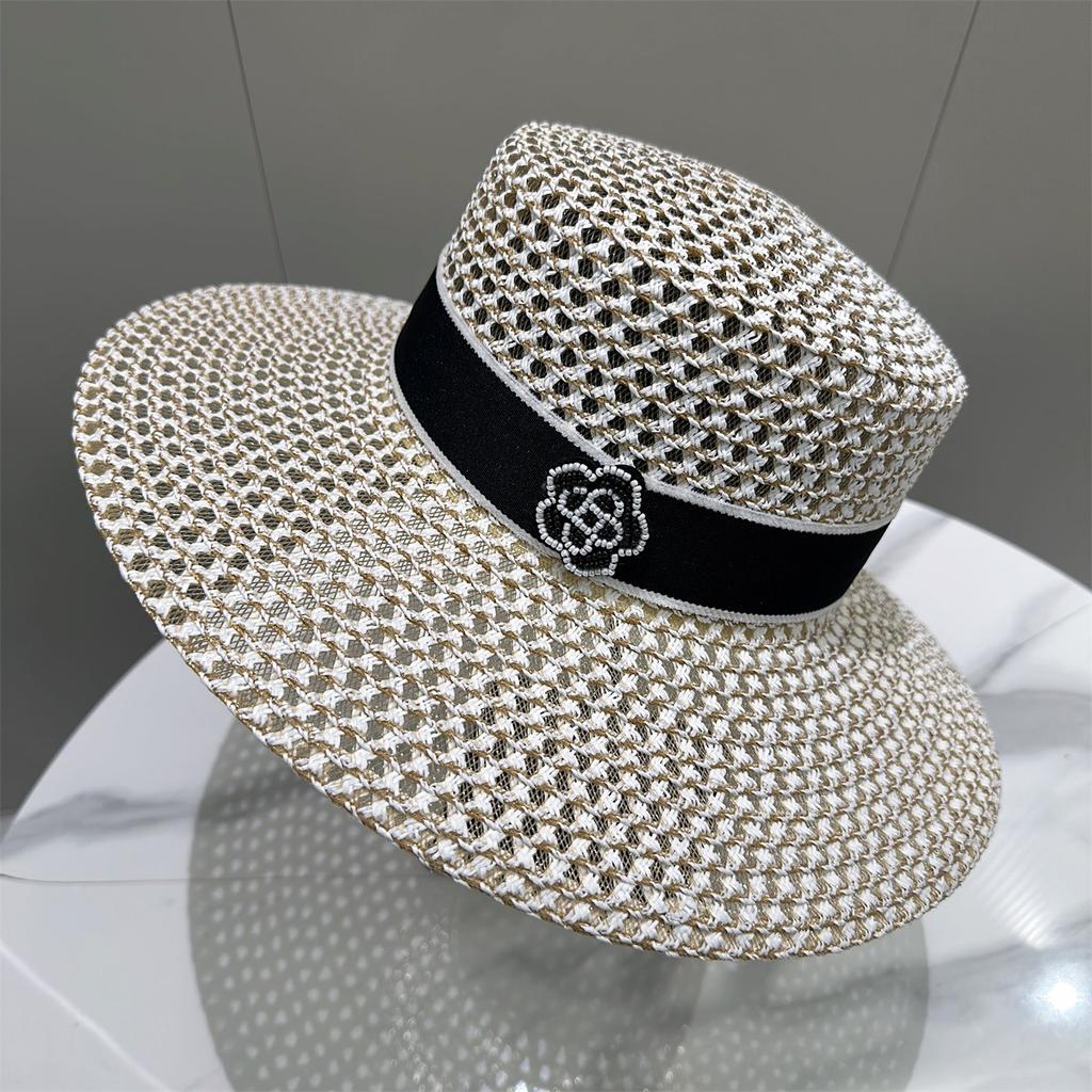 British Fashion Retro Flat Top Hat Women's M Diamond Hollow Breathable Travel Vacation Sun Hat INS Small Fragrant Straw Hat
