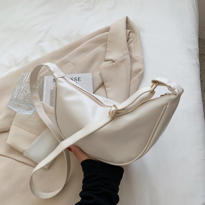 Stylish Polyester Shoulder Bag For Women Soft Zippered Quilted Purse