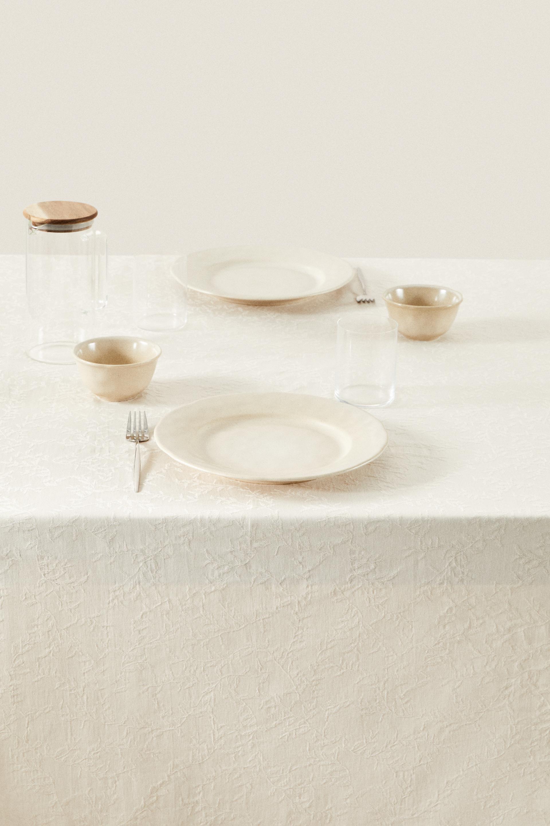 

ЖАККАРДОВАЯ СКАТЕРТЬ ЛИСТ