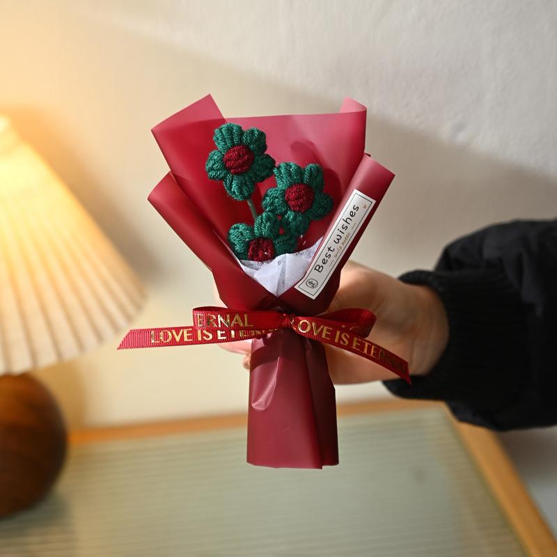 Mini Handmade Heart Bouquet Romantic Gift Yarn Flower Bouquet Crochet  Valentine's Day Mother's Day Desktop Decoration