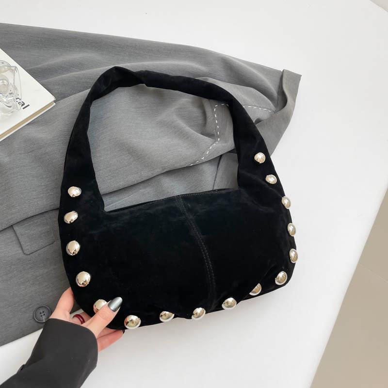 

Punk Style Rivets Design Small PU Leather Shoulder Bags For Women 2026 Winter Y2K Fashion Luxury Underarm Bag Female Handbags чёрный