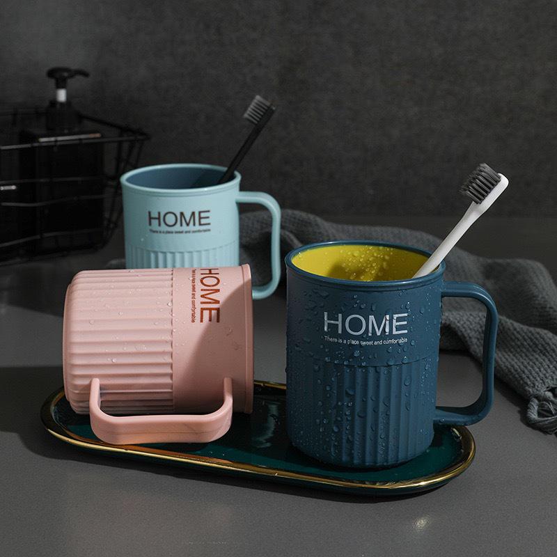 Pair of Simple Household Toothbrush and Mouthwash Cups with Creative Holder