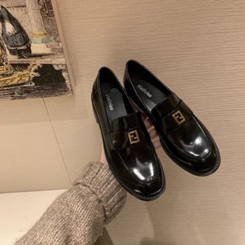 

Премиальная версия из коровьей кожи~ Золотая квадратная пряжка Круглый носок Толстый каблук Женские маленькие кожаные туфли 40