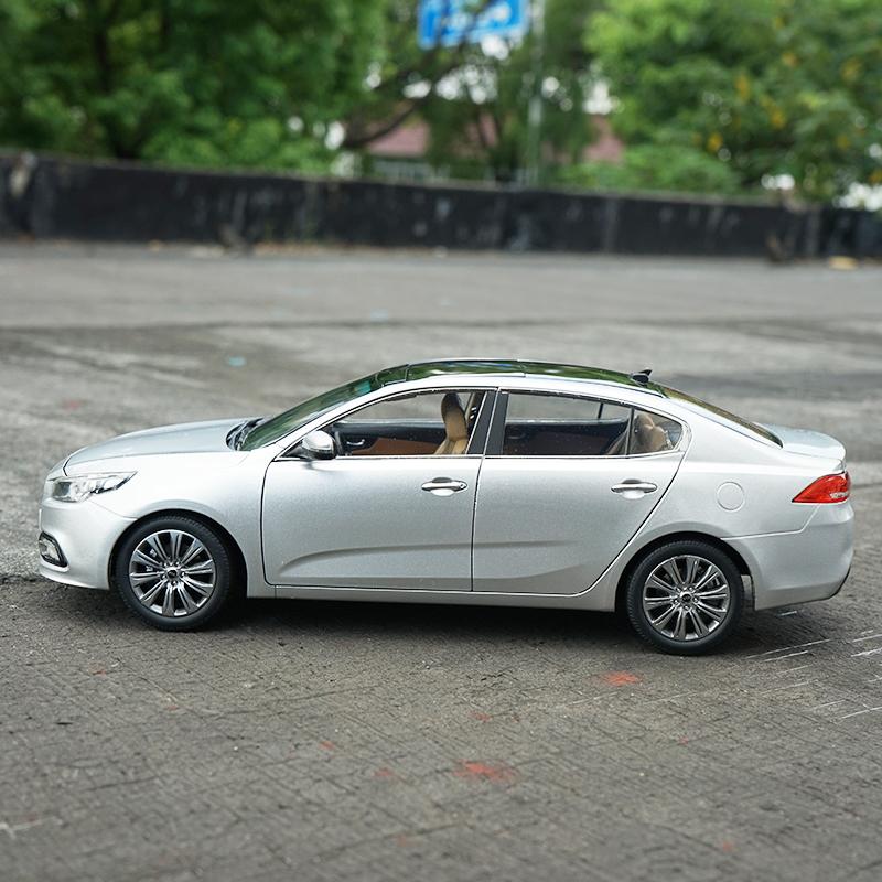 1/18 KIA K4 Alloy Car Model Die Cast Metal Toy Vehicles Simulation Model Car Static Ornament Collection Boy Children's Toy Gifts