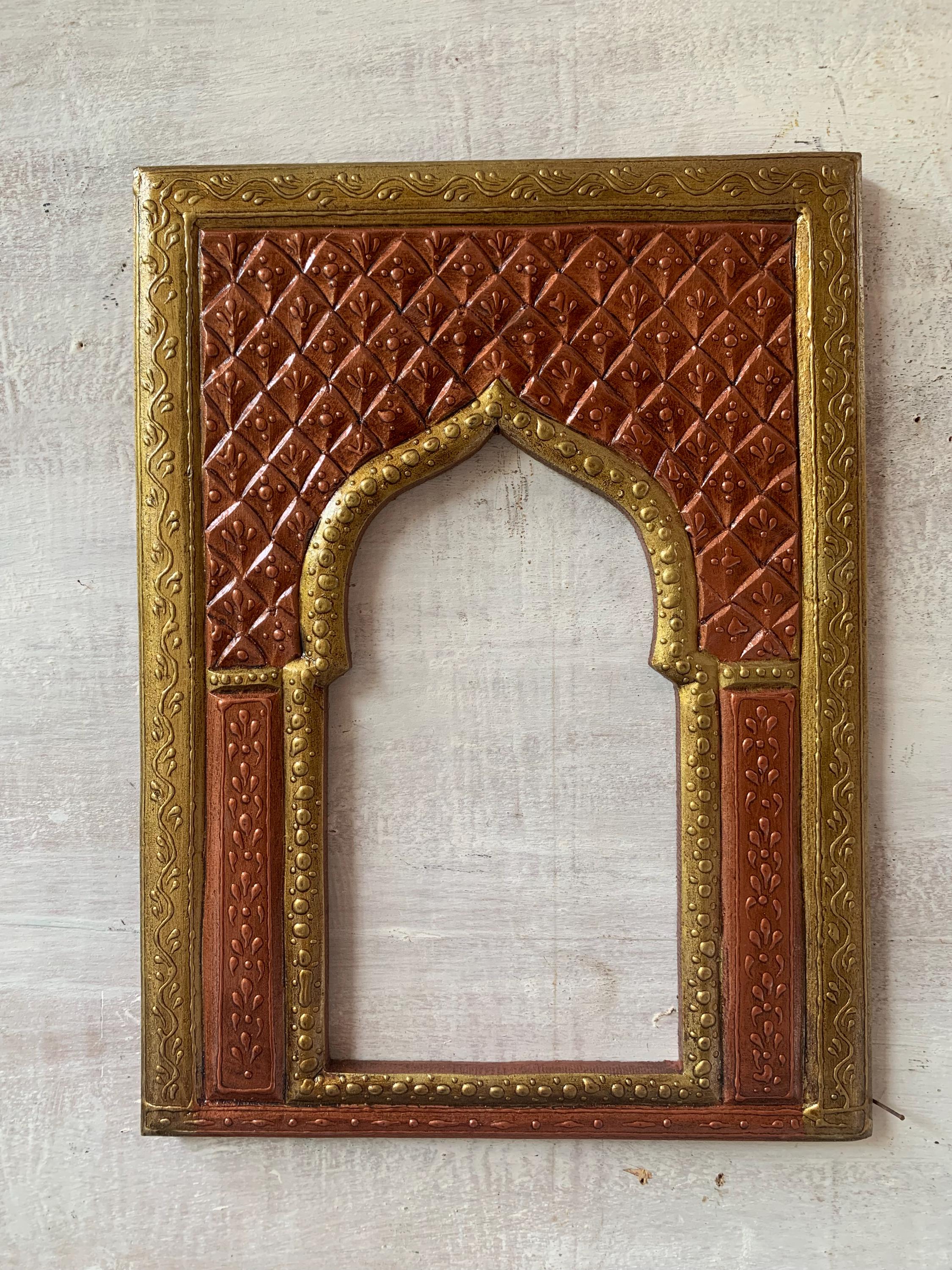 

Hand-Painted Wooden Jharokha Frame: Indian Wall Decor разноцветный