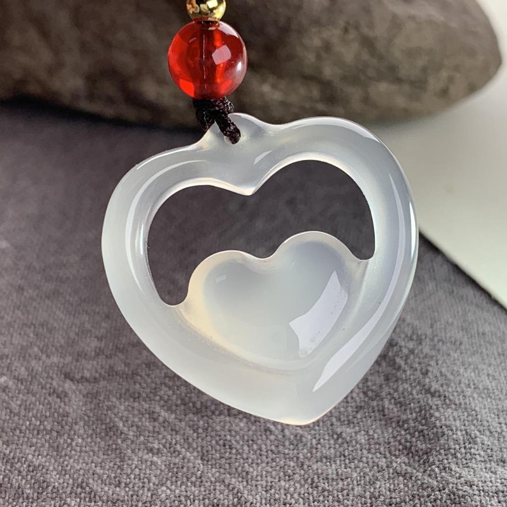 High Red Agate Chalcedony Heart Pendant Fashion Accessory