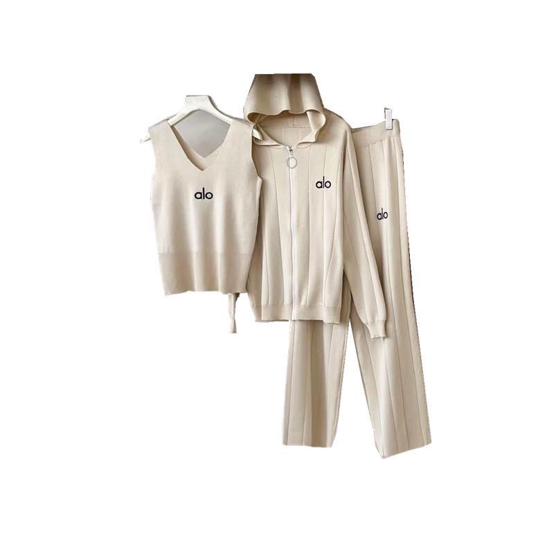 

European Embroidered Zip-Up Cardigan & Sports Knit Suit - Women s Three-Piece Set One Size абрикосовий