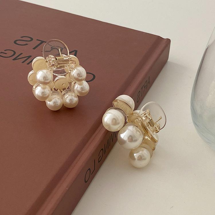 Korean Celebrity Pearl Hairpin: Elegant Shark Clip for Women