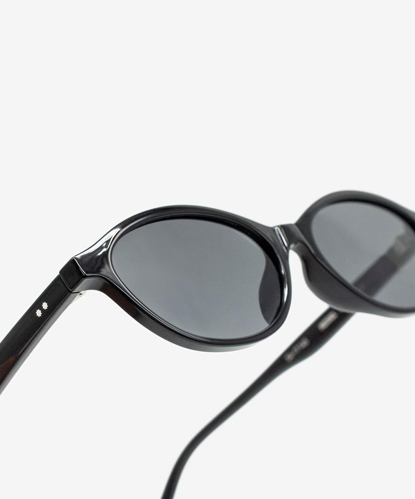 Weeoweeo Heidel Black Sunglasses