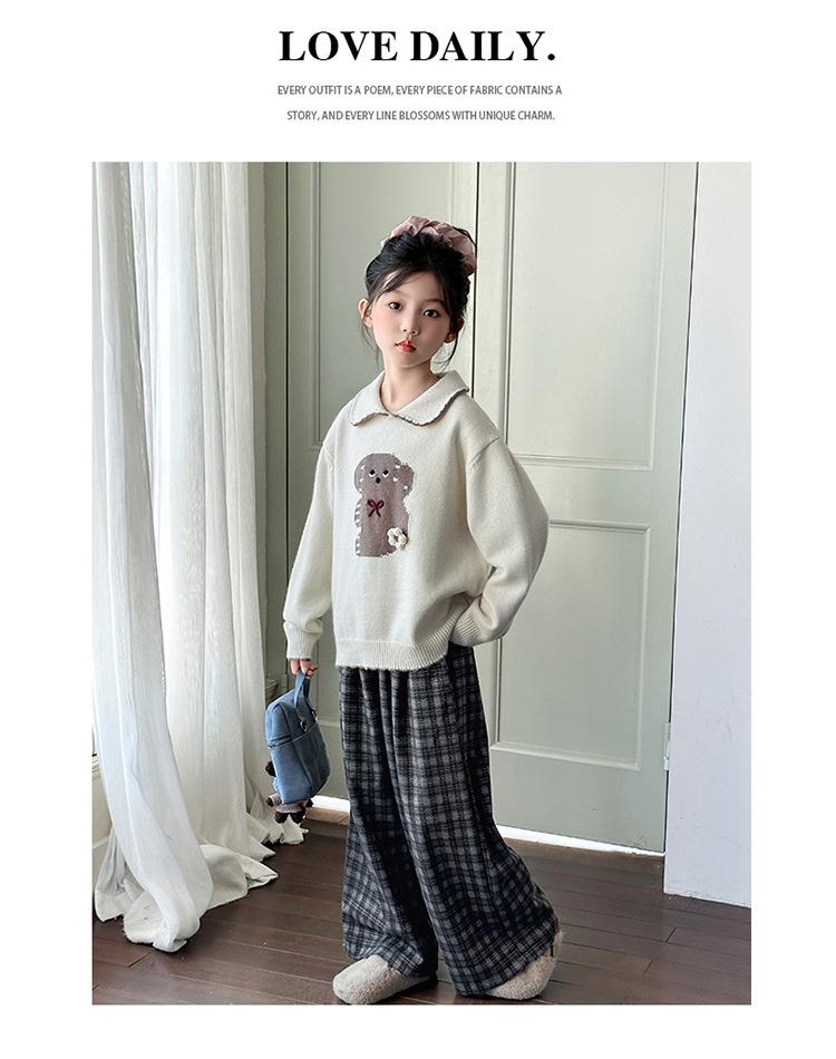 Autumn 2025 Girls' Trendy Knitted Bear Sweater & Plaid Pants Set with Peter Pan Collar