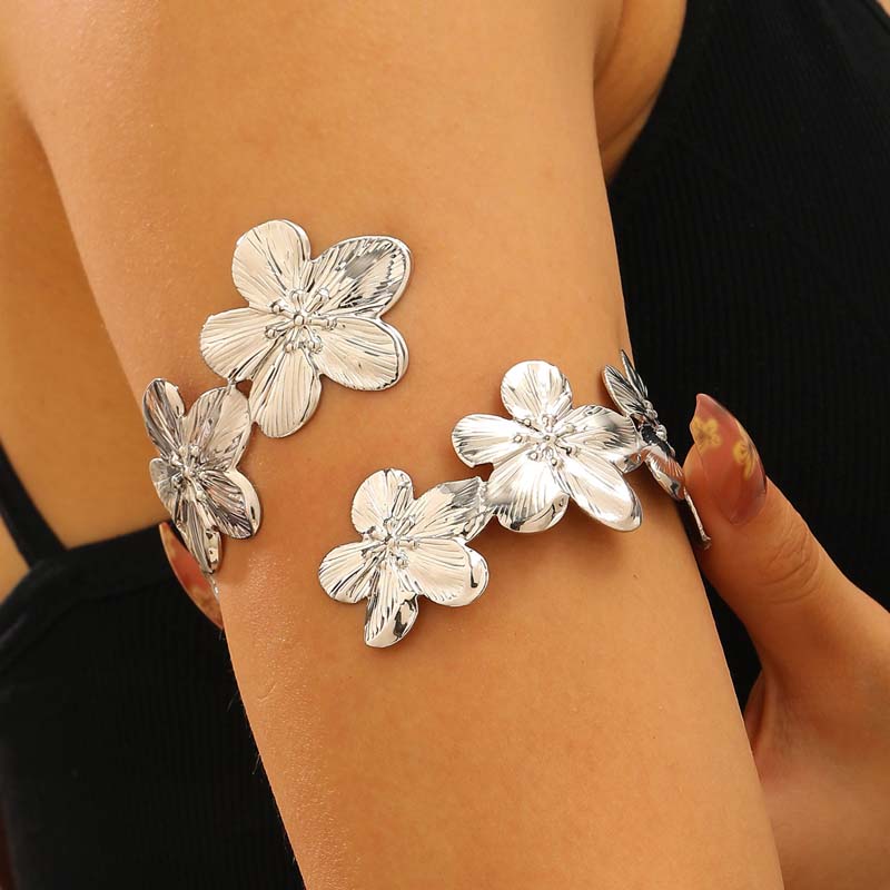 Bohemian Metal Flower Open Arm Bracelet for Women Girls Fashion Gold Color Wave Geometric Bracelet Beach Party Aesthetic Jewelry