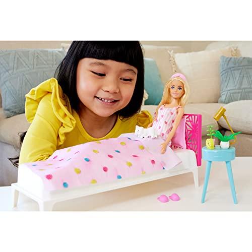 Mattel Barbie Uroczy Różowy Pokój (Jak widać w filmie „Barbie”) - Zestaw do przebierania lalek (Wiek 3 i więcej) HPT55