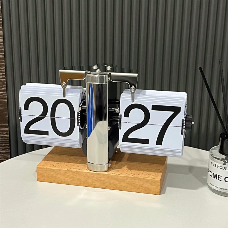MiaoKe Retro Automatic Walnut Flip Clock: Simple Desktop Decor