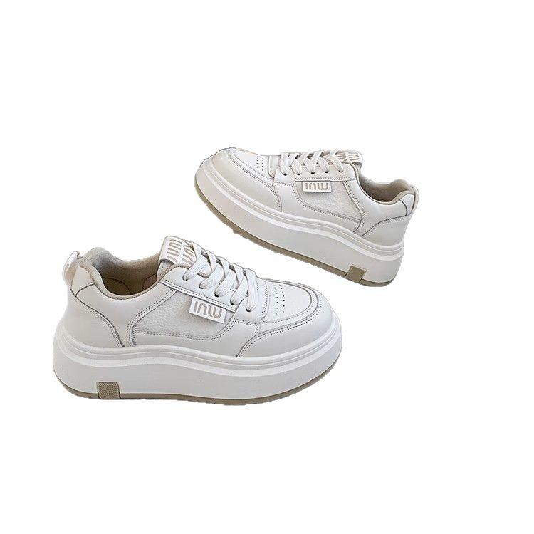 Lipantys į šūdą, jaučiantys baltus batus moteriški 2025 nauji populiarūs universalūs storu padu laisvalaikio riedlenčių batai neslystantys minkštu padu sportbačiai moterims