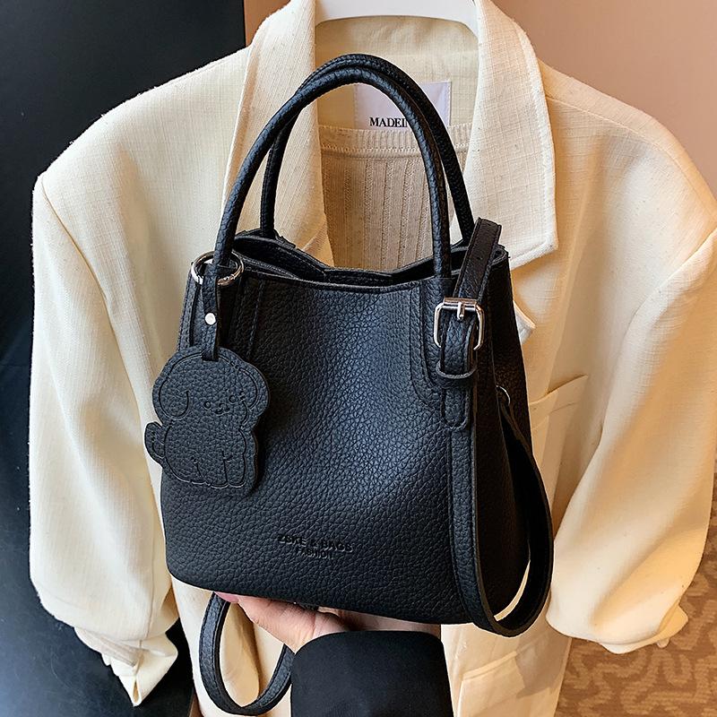 Textured foreign style small bag women's 2025 spring new popular versatile messenger bag fashionable women's portable bucket bag