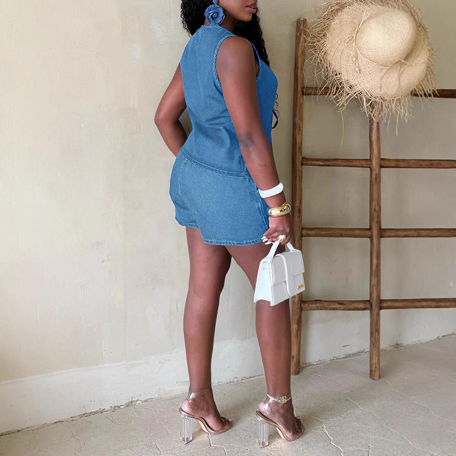 A New Summer Fashion, Slimming Sleeveless, High-waisted Women's Vest and Denim Shorts Set