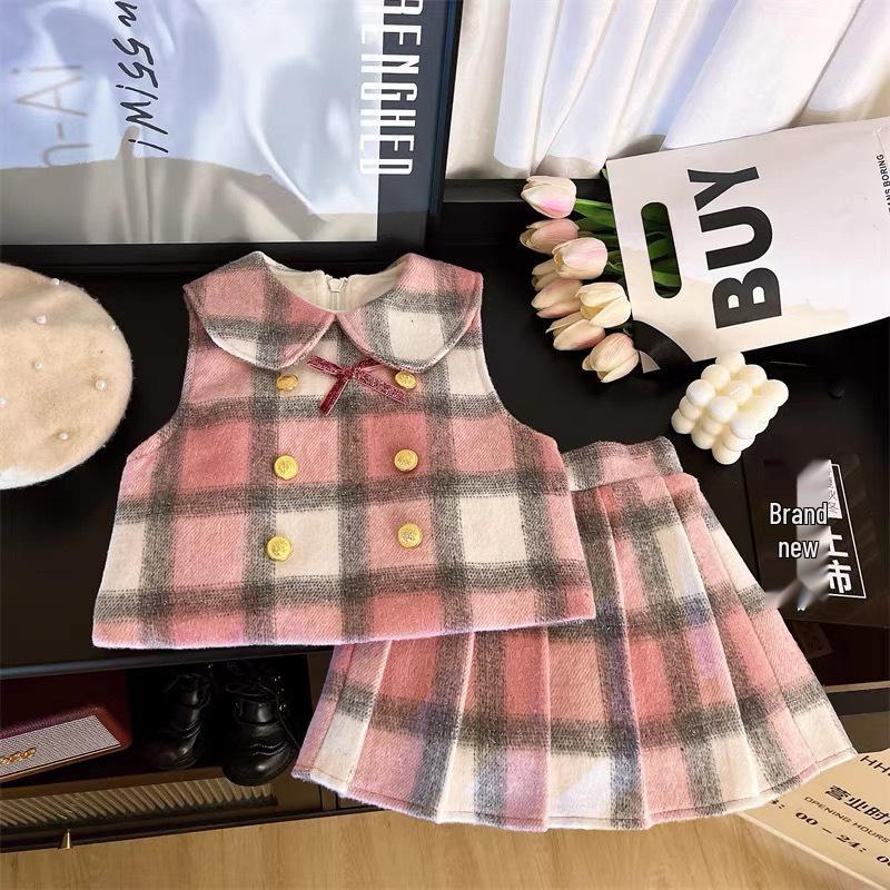 Girls' 2025 Winter Academy Style Set: Velvet-Lined Vest and Pleated Skirt.