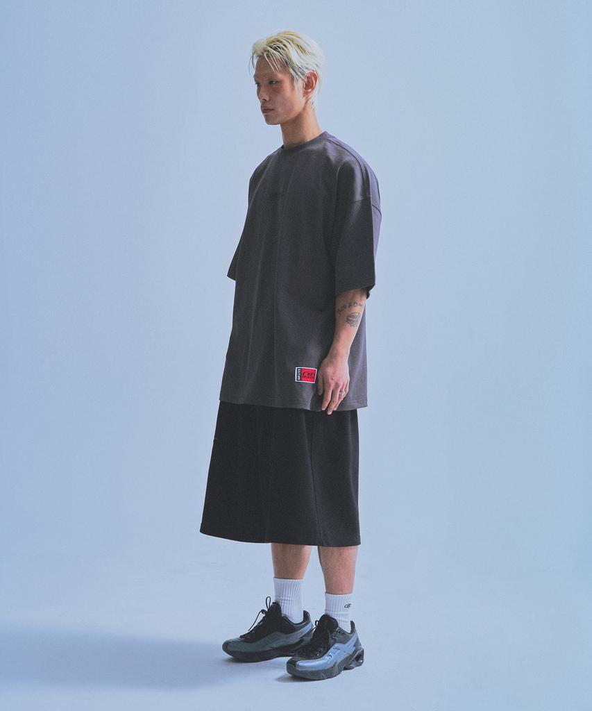 BORN TO WIN 85 Back Logo Extra Fit T-Shirts [Charcoal]