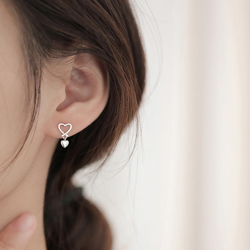 Fashionable Commuting Heart-shaped Earrings with Delicate and Fashionable Feminine Temperament, Simple Earrings, Mini Heart-shaped Earrings