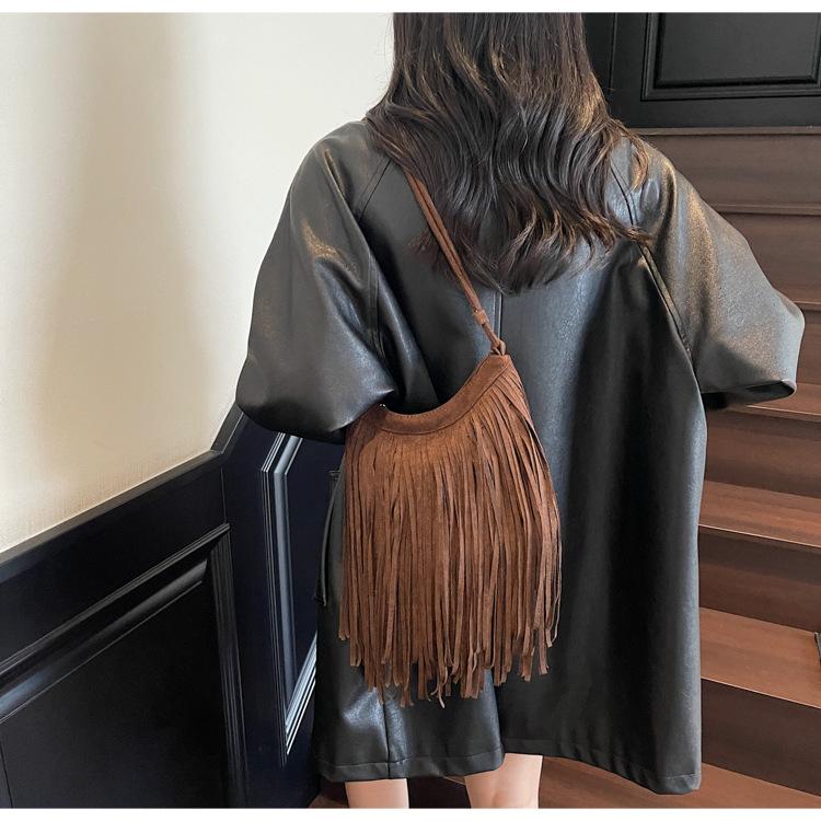 Oblique span tassel bag women's new fashion retro travel versatile bucket bag