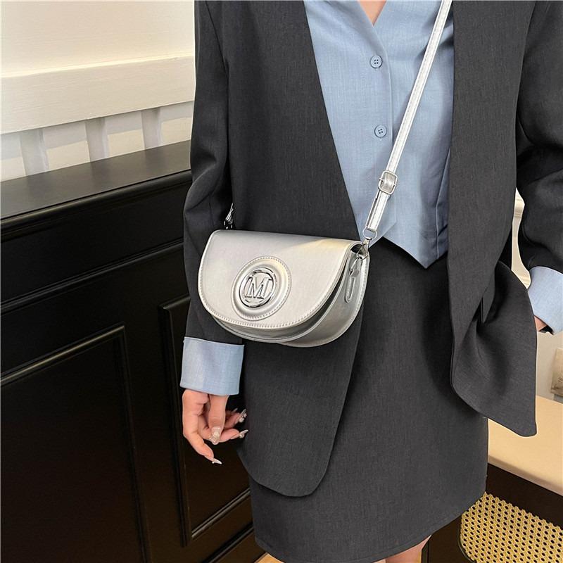 Spring New Women's Bag Niche Design Saddle Bag Premium Texture Shoulder Bag Letter Messenger Bag Tide