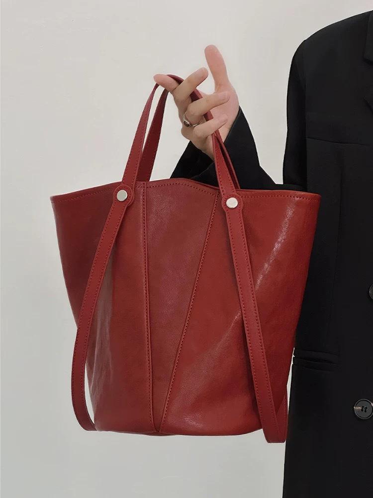 Women's High-End Retro Bucket Bag - Large Capacity Versatile Tote for Autumn/Winter 2026