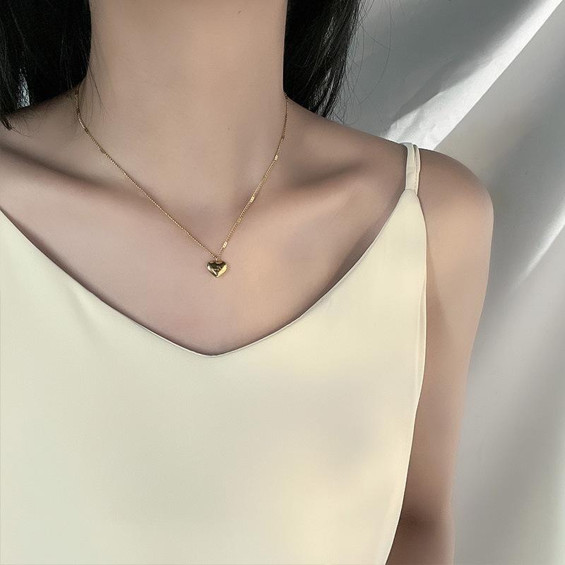 New Titanium Steel Gold Plated Love Heart Pendant Necklace For Women Trendy Simple Neck Light Luxury Jewelry Gift Choker