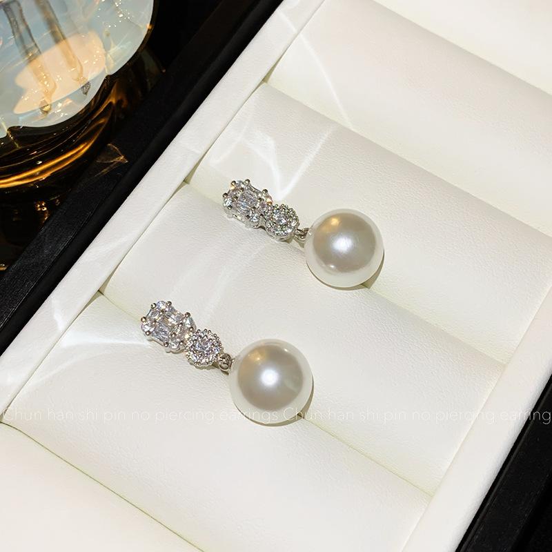 New high-end temperament pearl earrings women's niche design fashion light luxury diamond stud earrings